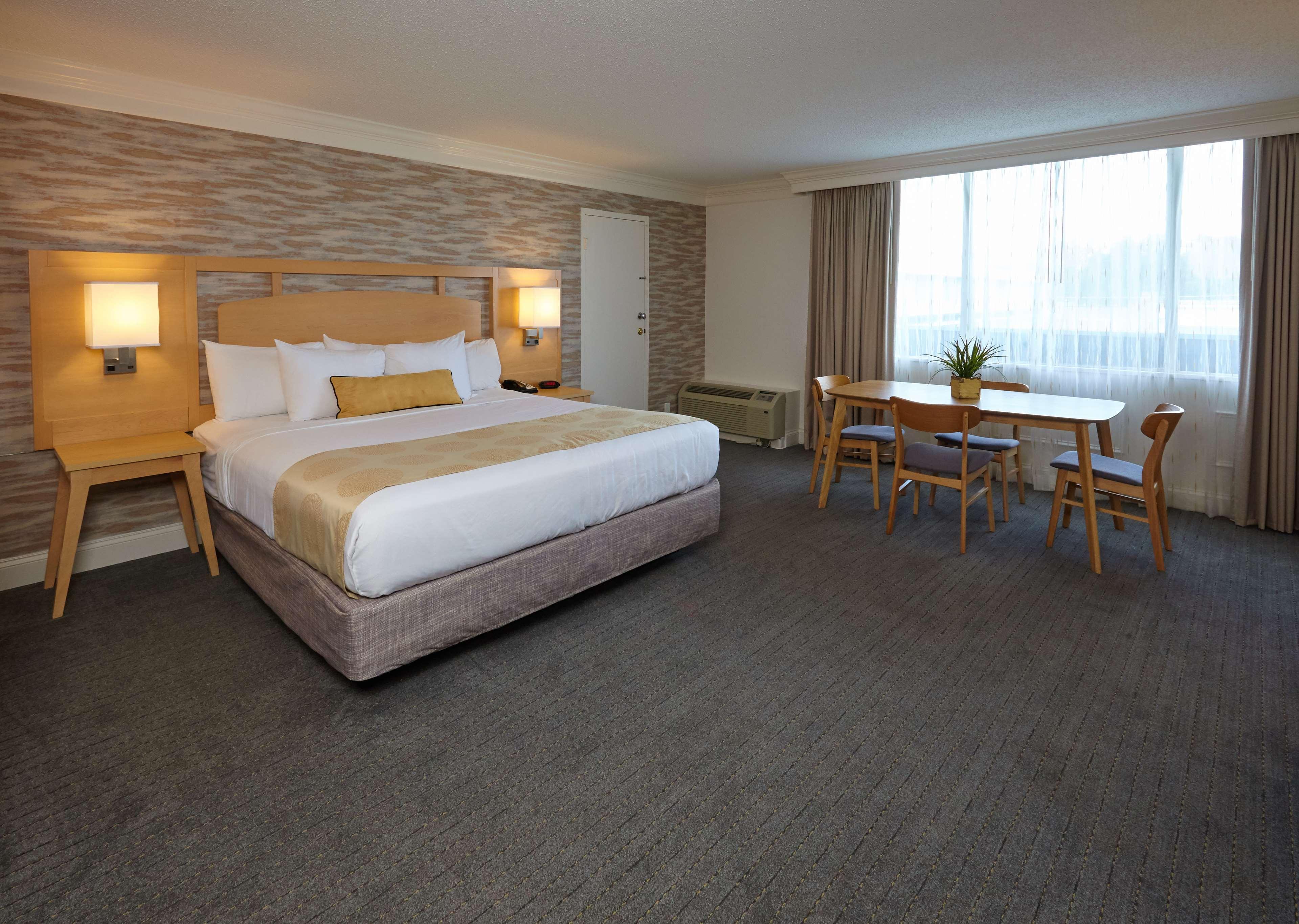 Best Western Plus University Inn Winston-Salem Exterior photo
