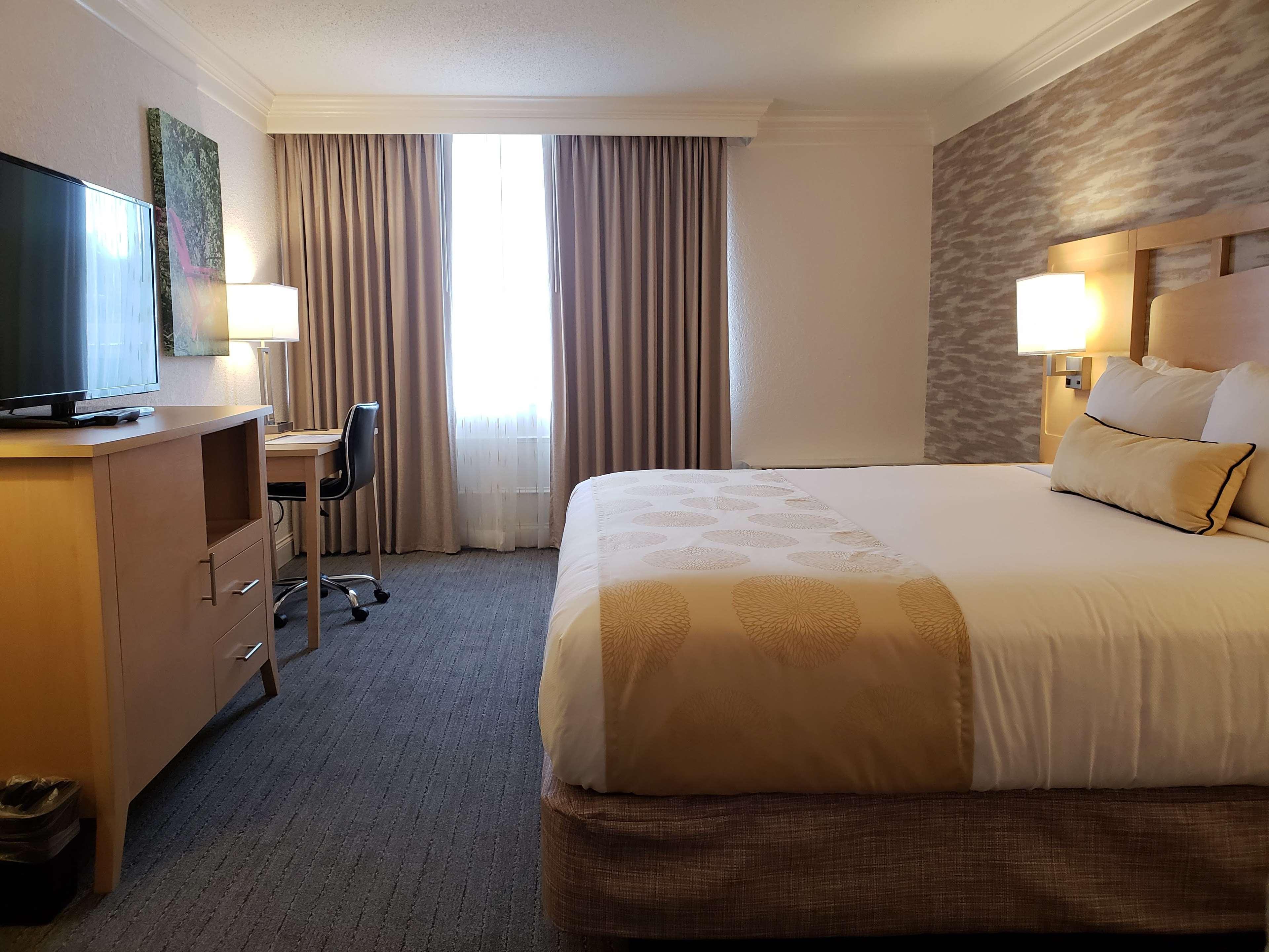 Best Western Plus University Inn Winston-Salem Exterior photo