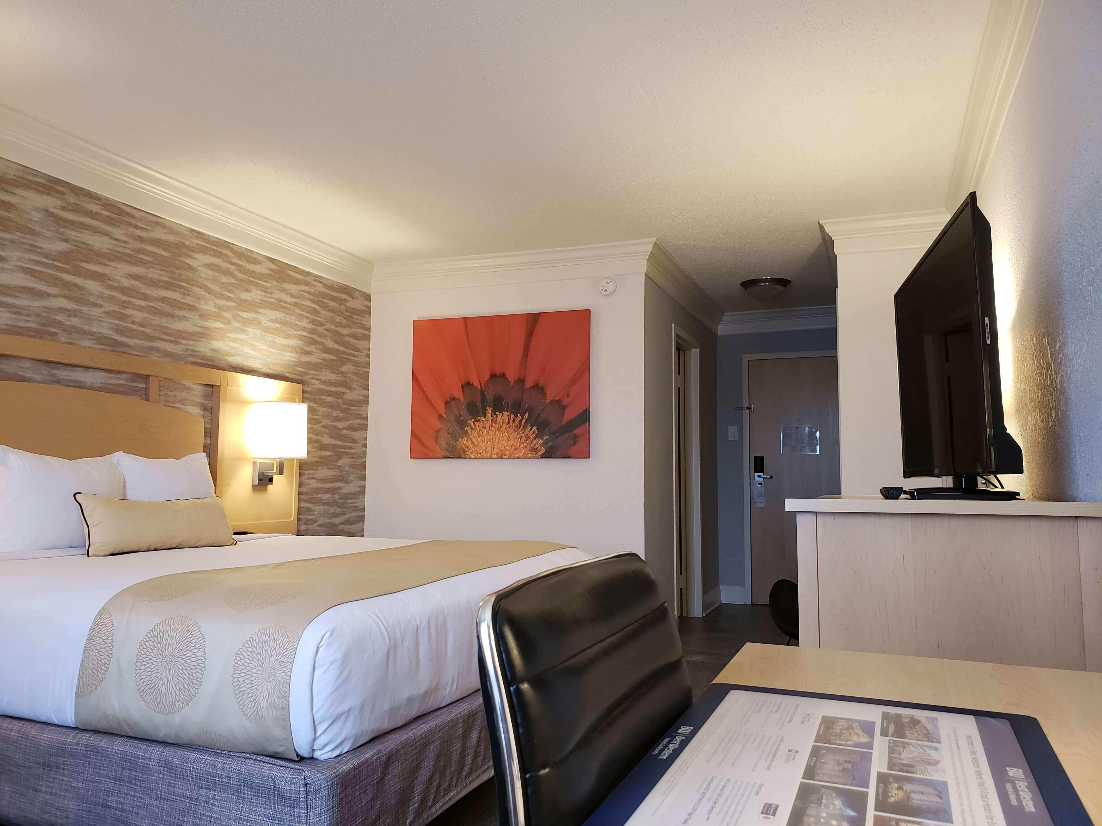 Best Western Plus University Inn Winston-Salem Exterior photo