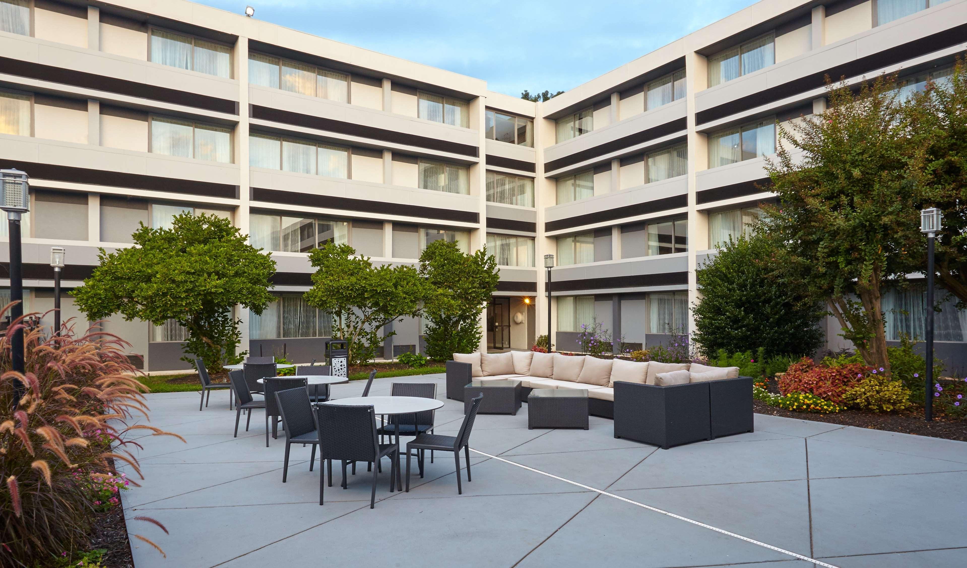 Best Western Plus University Inn Winston-Salem Exterior photo