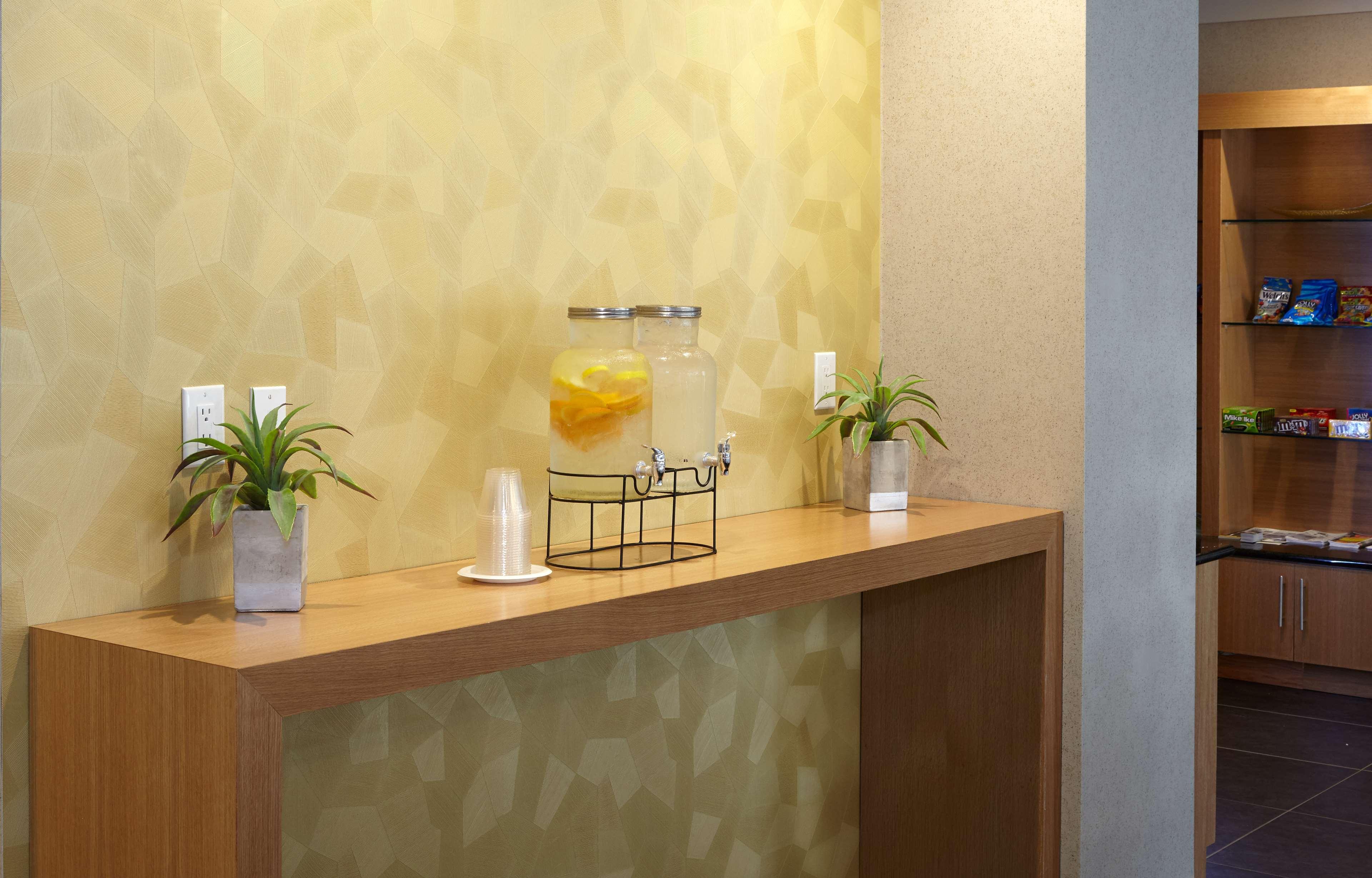 Best Western Plus University Inn Winston-Salem Exterior photo
