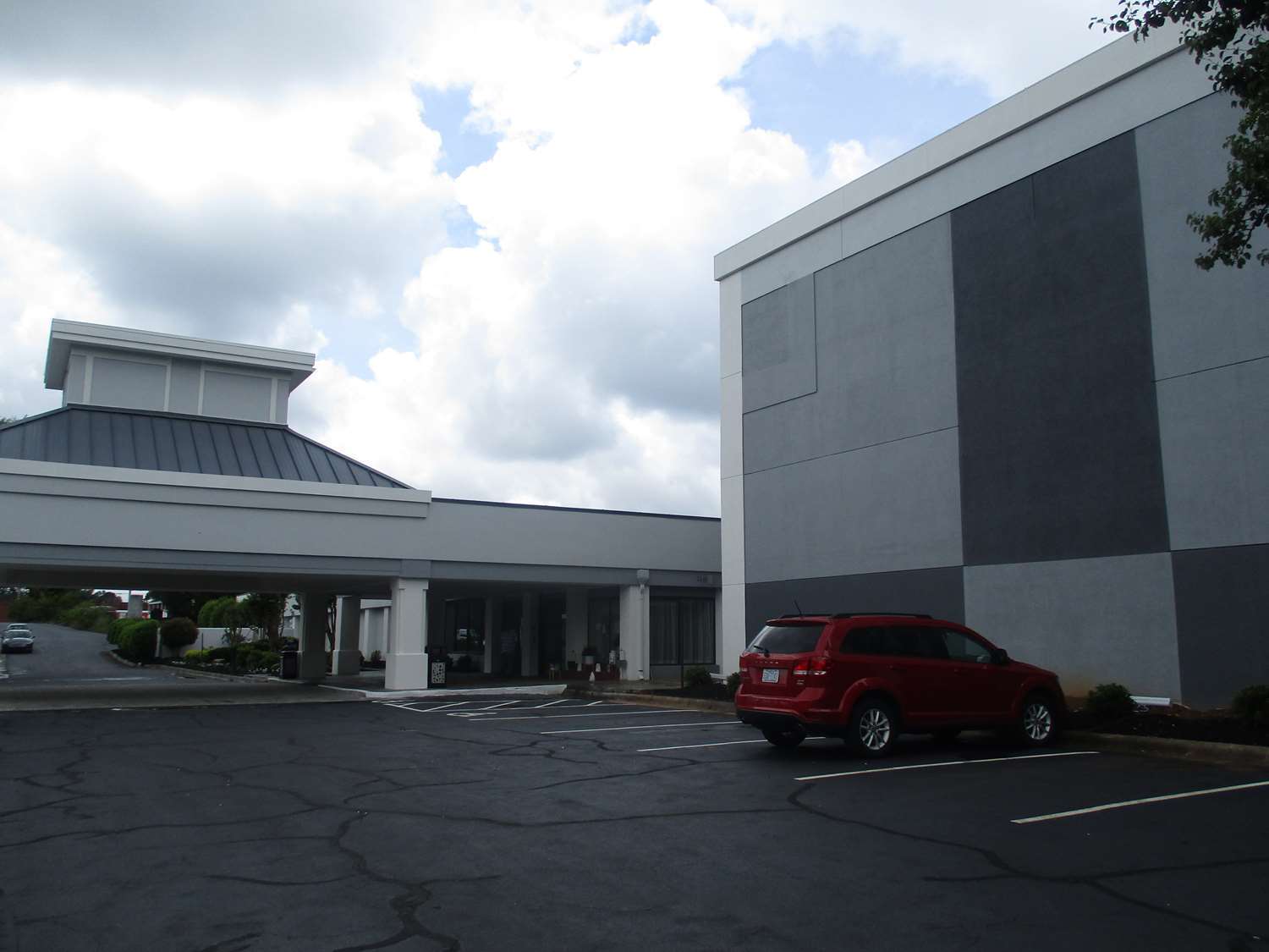 Best Western Plus University Inn Winston-Salem Exterior photo